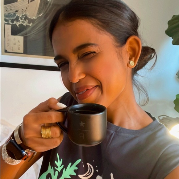 Meet your Posher, Debanti - Picture 2 of 2